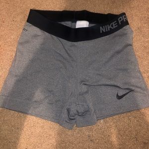 Woman’s Nike Pro Spandex (M)